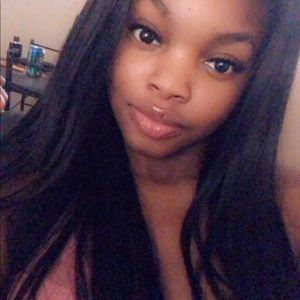 Meet your Posher, Mia